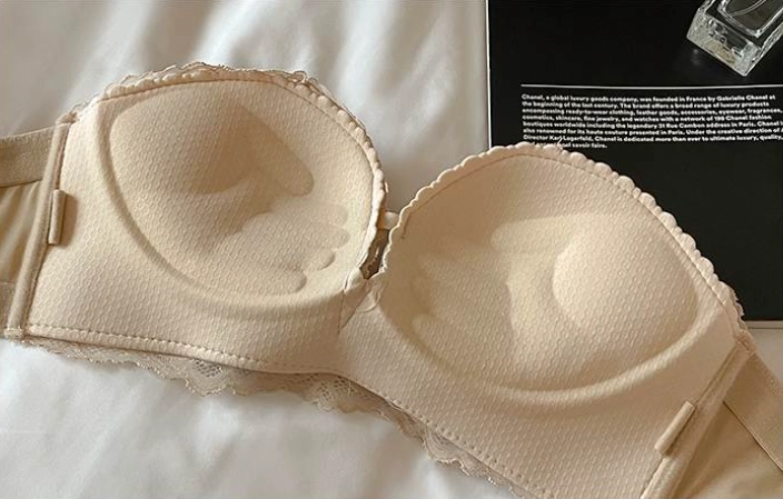 挑選有襯墊、兩側較有包覆性的內衣